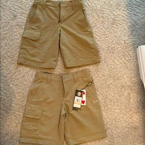 Boys Under Armour khaki cargo pants size small